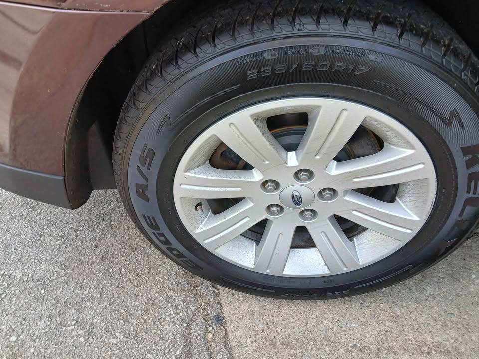 Ford Taurus 4dr Sdn SE FWD 2011