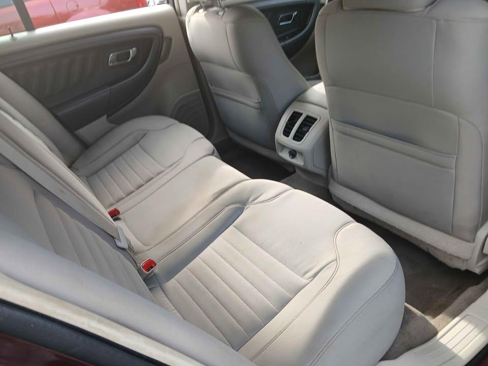 Ford Taurus 4dr Sdn SE FWD 2011