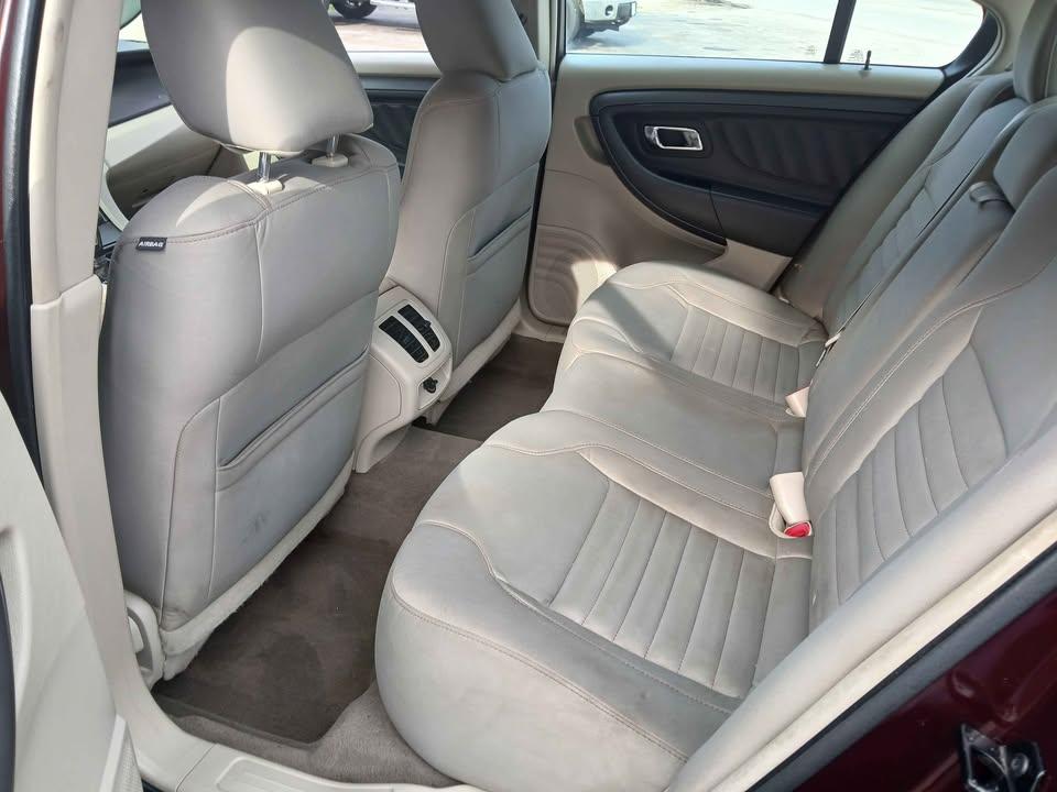 Ford Taurus 4dr Sdn SE FWD 2011
