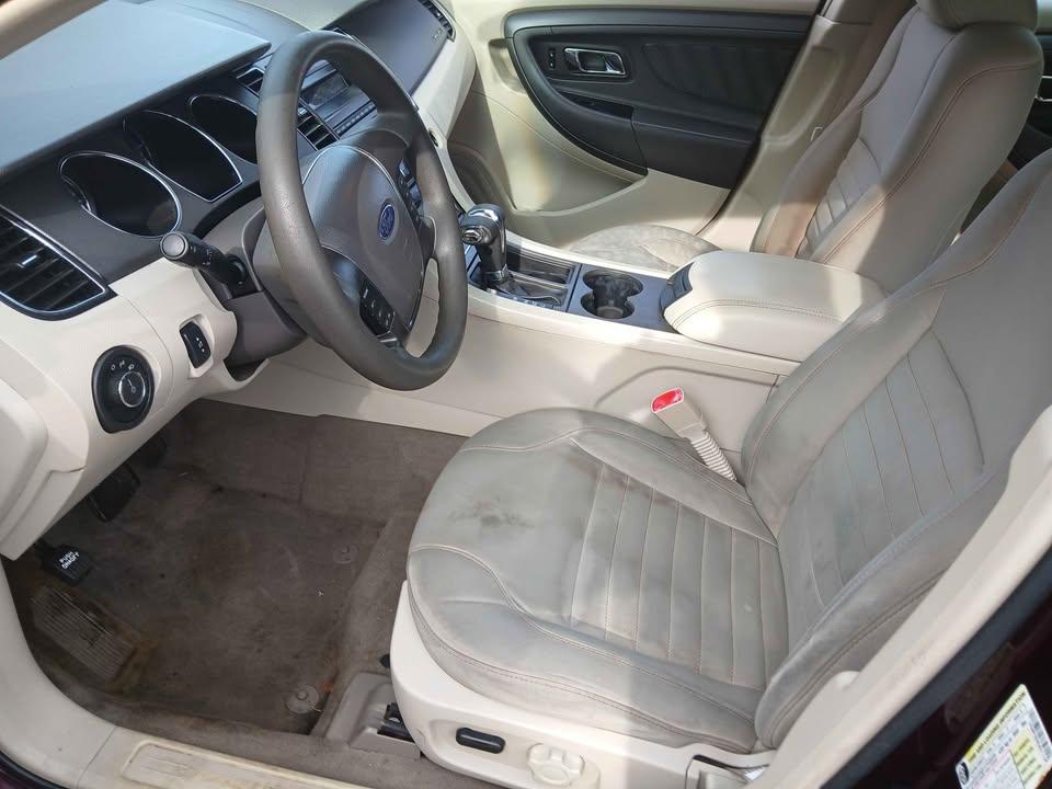 Ford Taurus 4dr Sdn SE FWD 2011