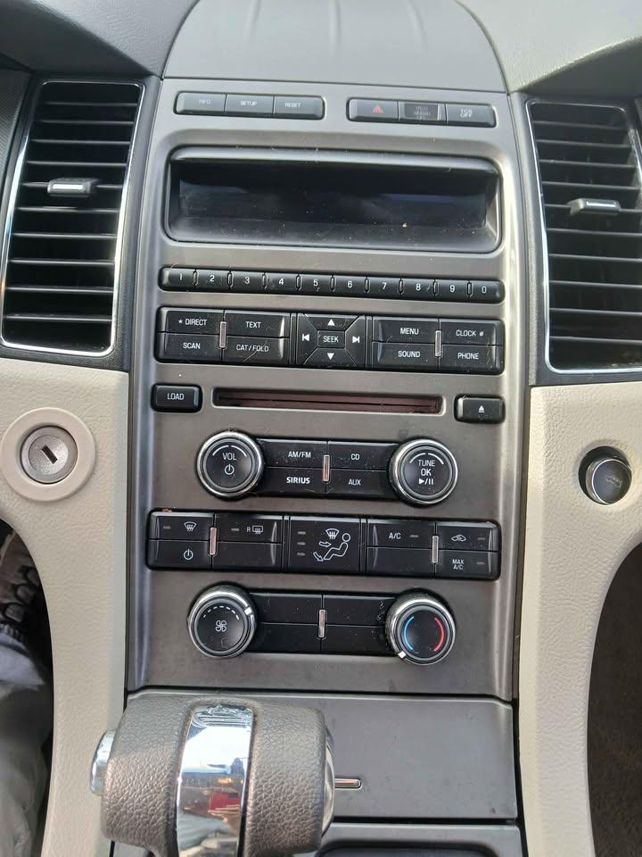 Ford Taurus 4dr Sdn SE FWD 2011