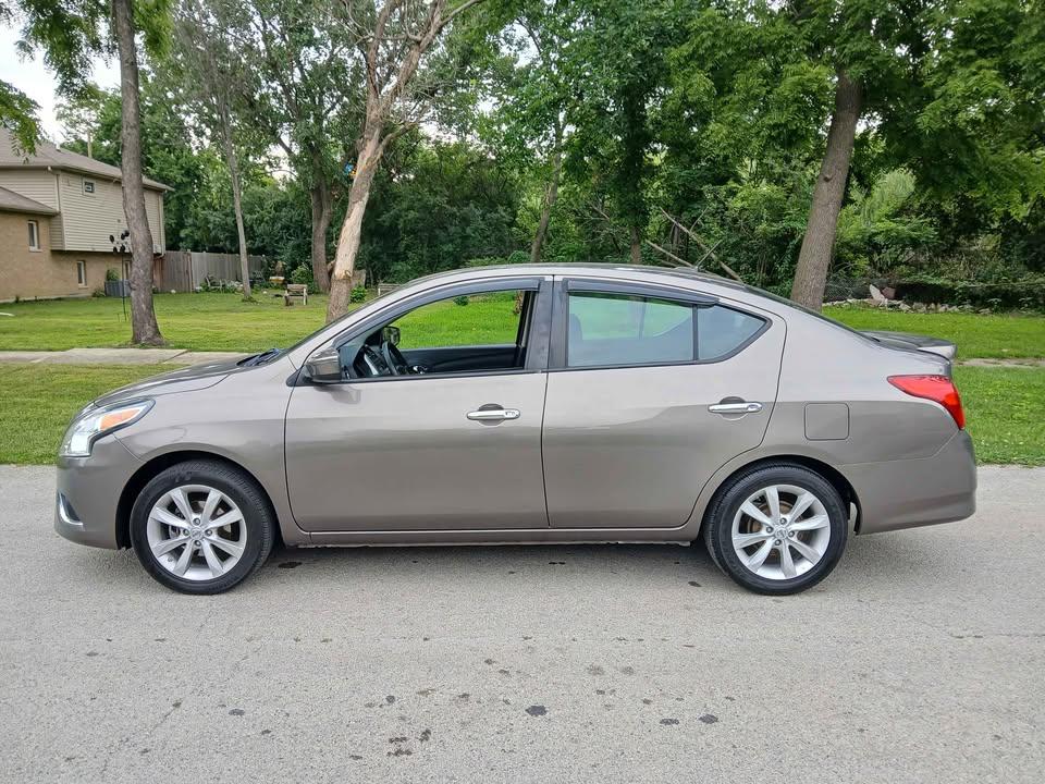 Nissan Versa 4dr Sdn CVT 1.6 SL *Ltd Avail* 2015
