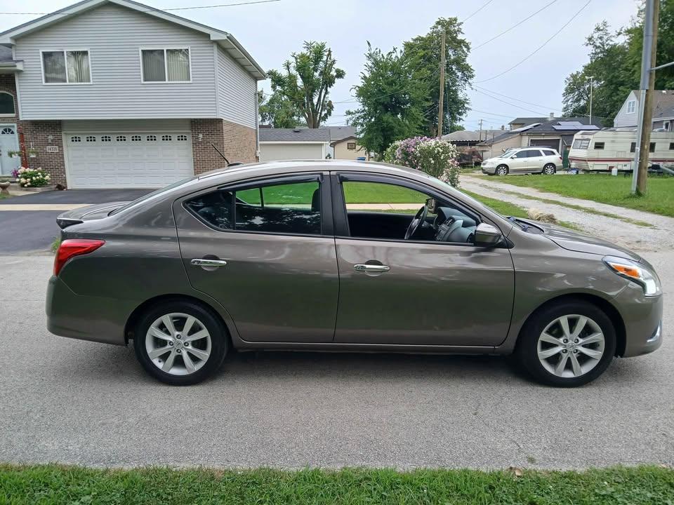 Nissan Versa 4dr Sdn CVT 1.6 SL *Ltd Avail* 2015