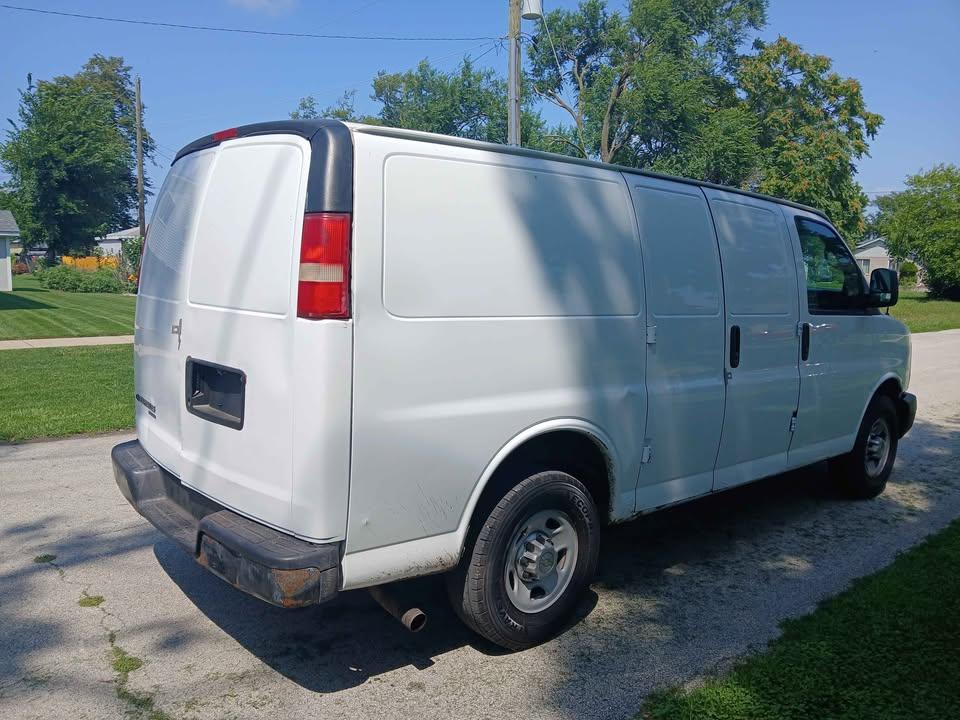 Chevrolet Express Cargo Van RWD 2500 135" 2013