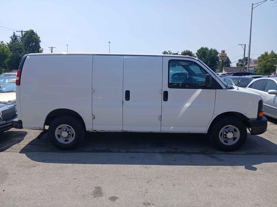 Chevrolet Express Cargo Van RWD 2500 135" 2013