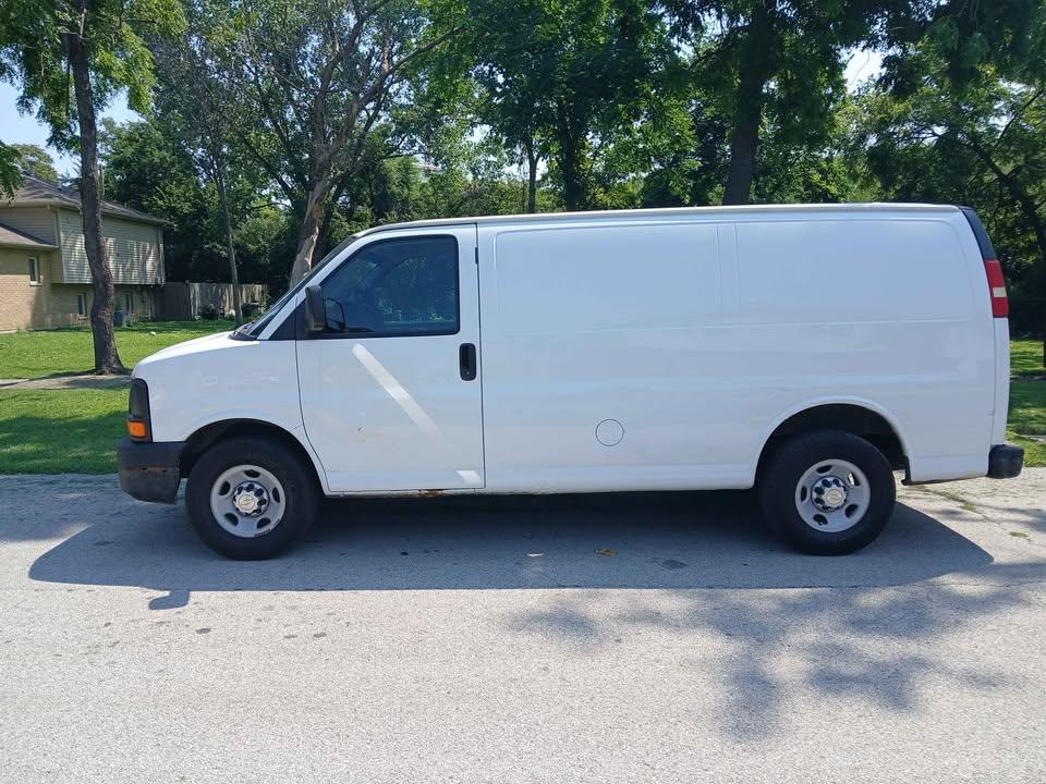 Chevrolet Express Cargo Van RWD 2500 135" 2013