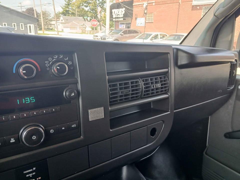 Chevrolet Express Cargo Van RWD 2500 135" 2013