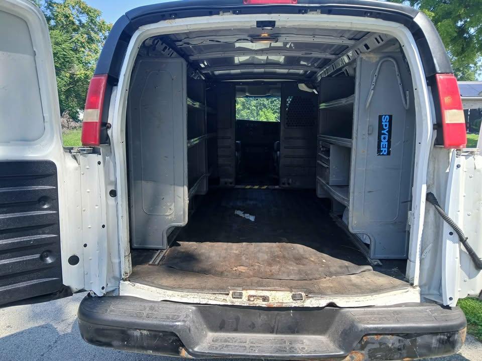 Chevrolet Express Cargo Van RWD 2500 135" 2013