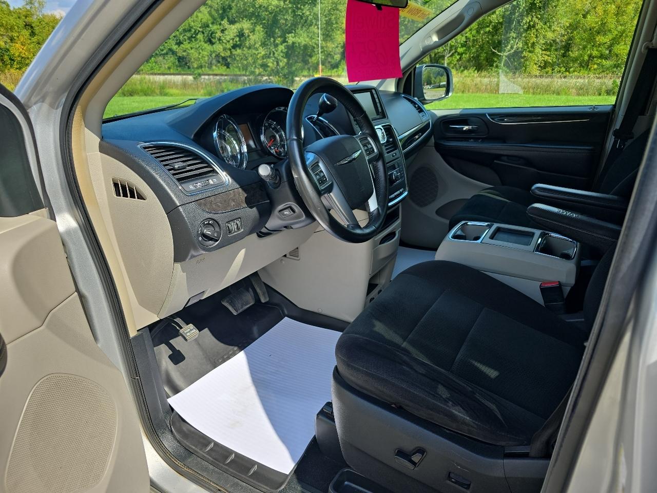 Chrysler Town & Country Touring 2011