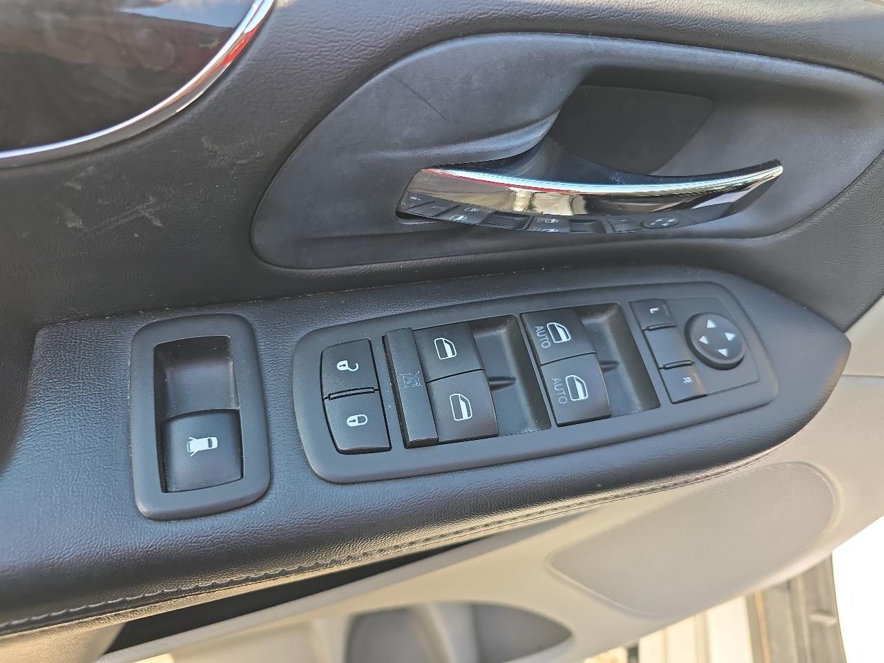 Chrysler Town & Country Touring 2011