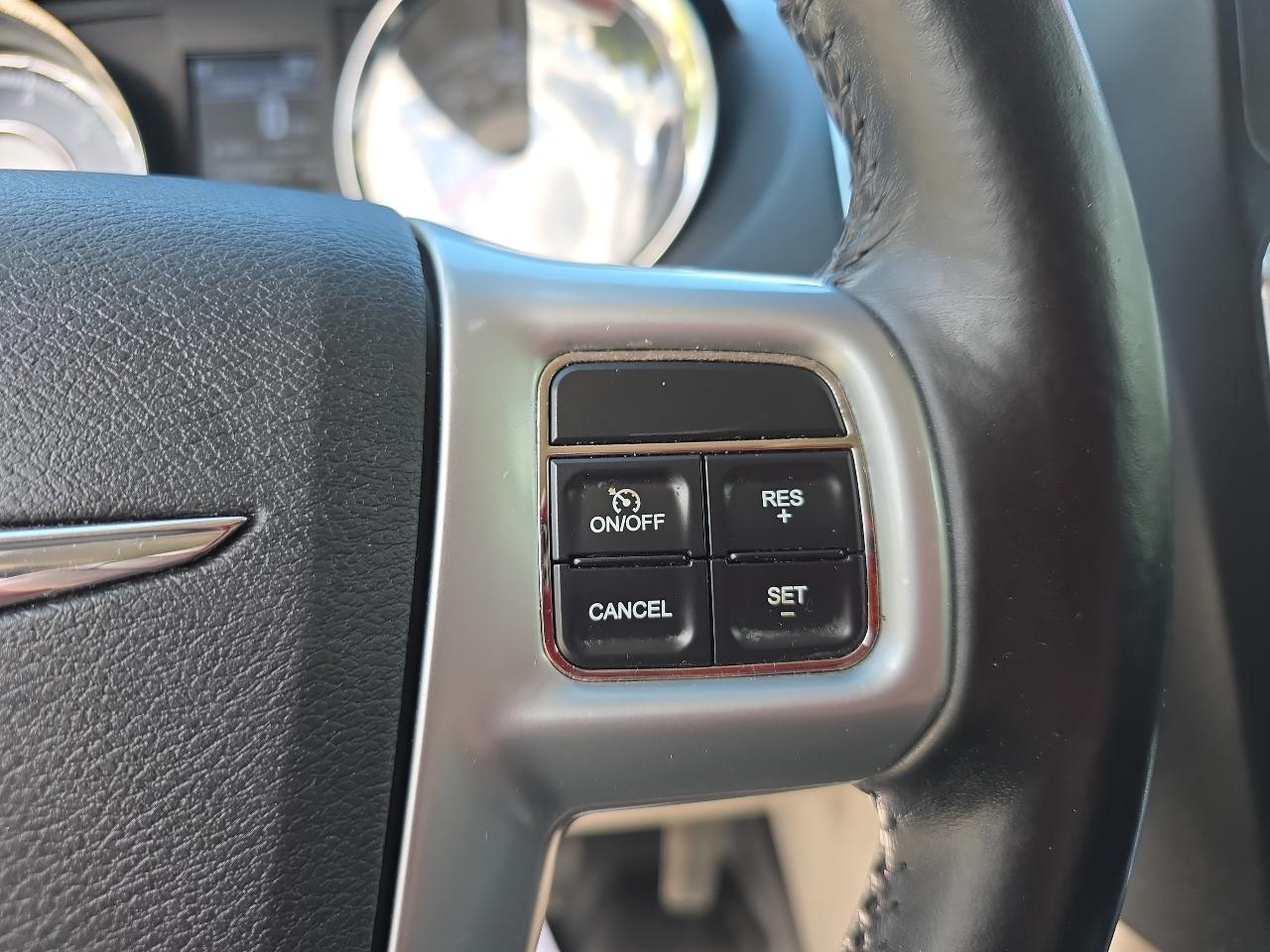 Chrysler Town & Country Touring 2011