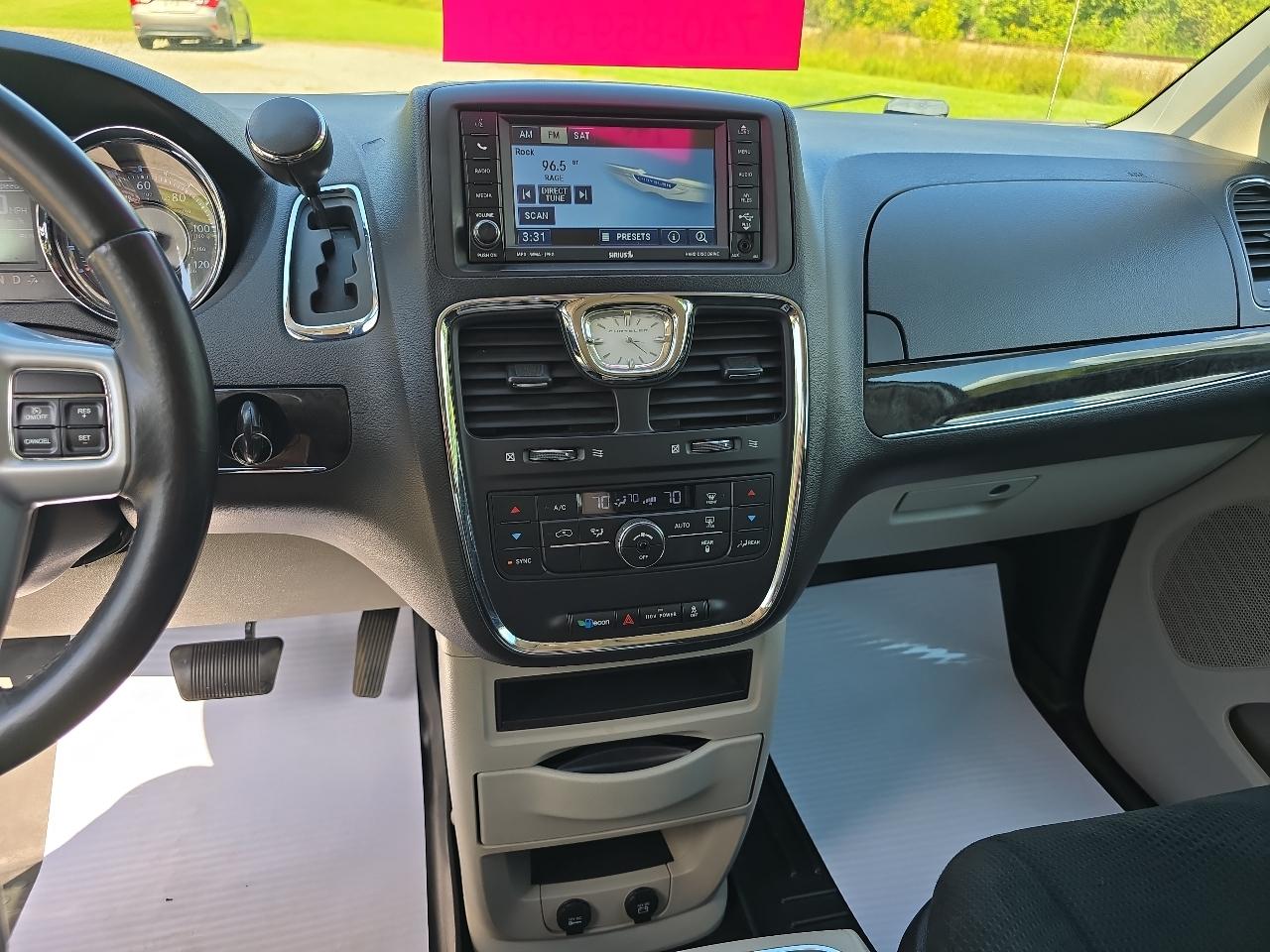 Chrysler Town & Country Touring 2011