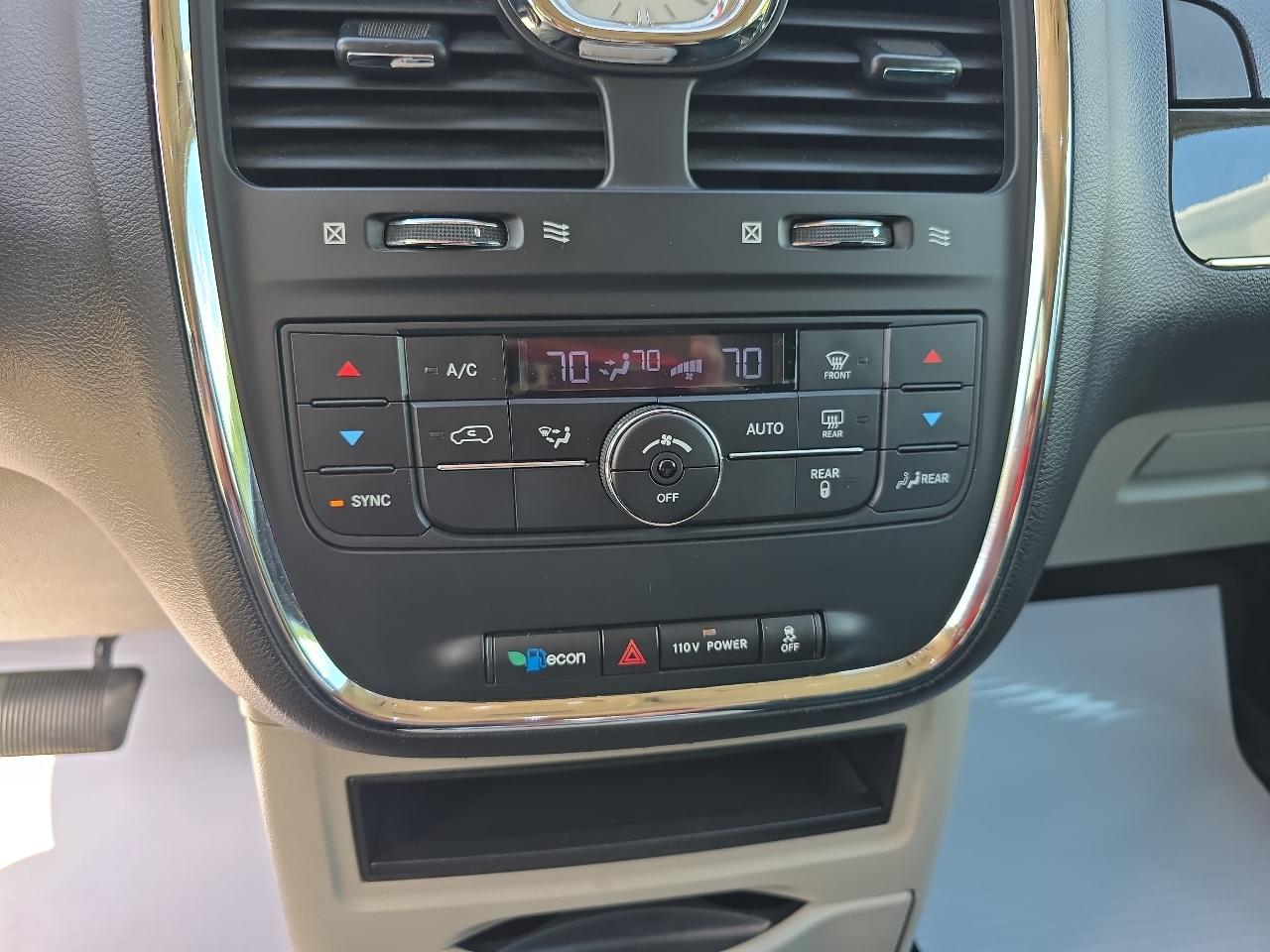 Chrysler Town & Country Touring 2011