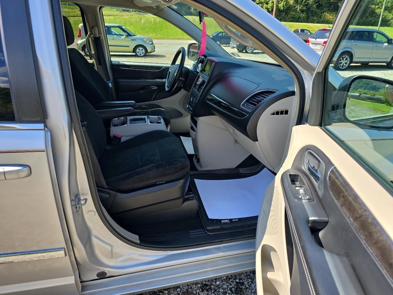 Chrysler Town & Country Touring 2011