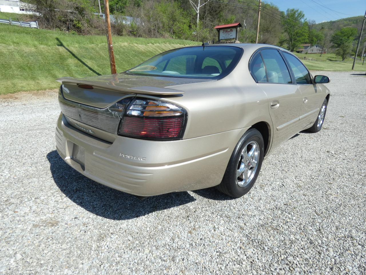 Pontiac Bonneville SE 2005