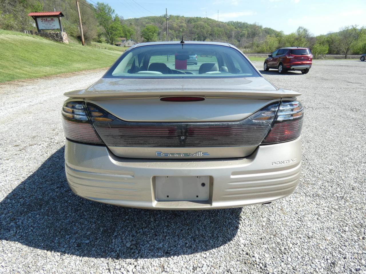 Pontiac Bonneville SE 2005