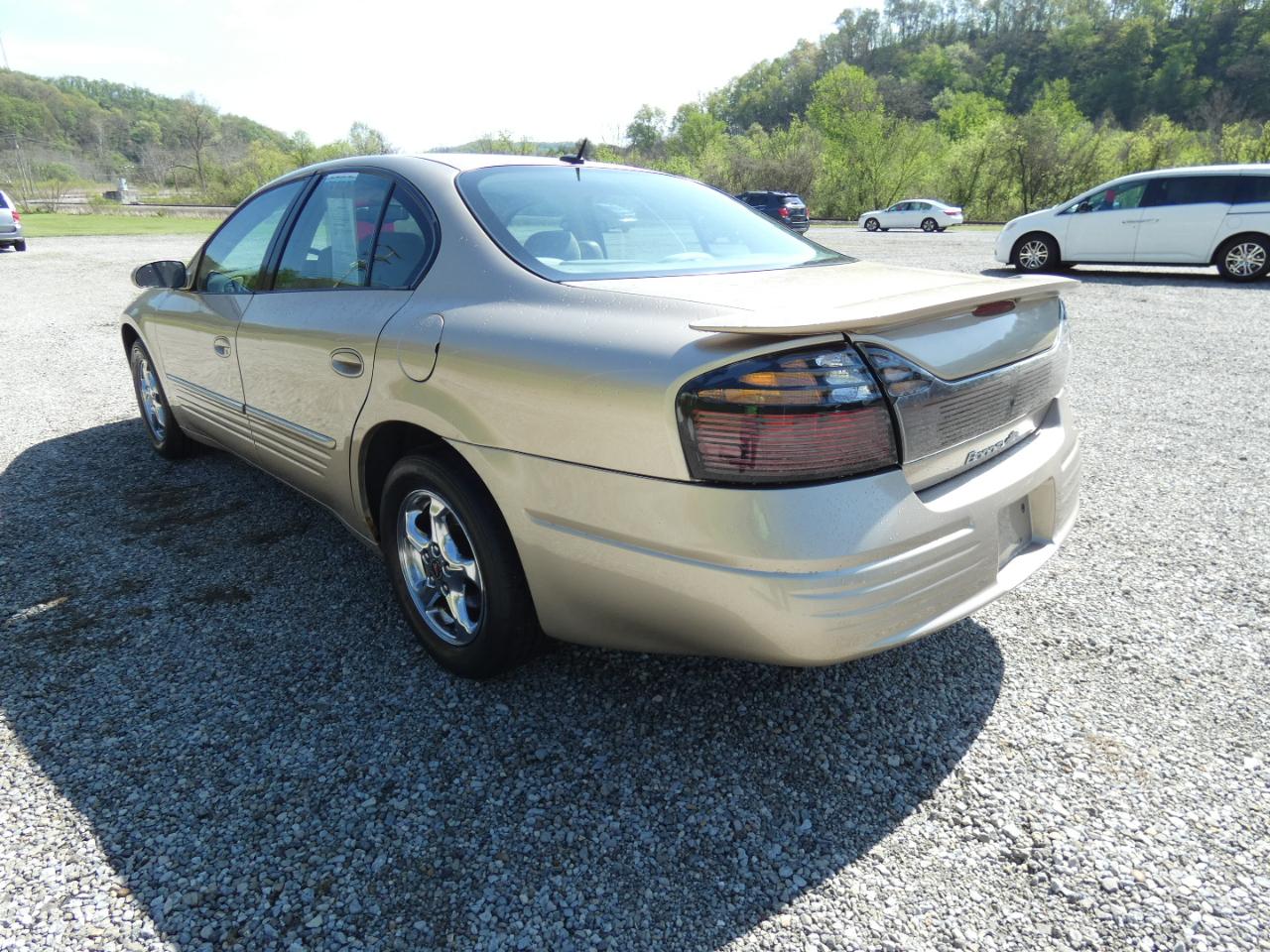 Pontiac Bonneville SE 2005