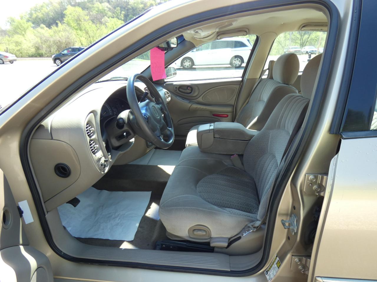 Pontiac Bonneville SE 2005