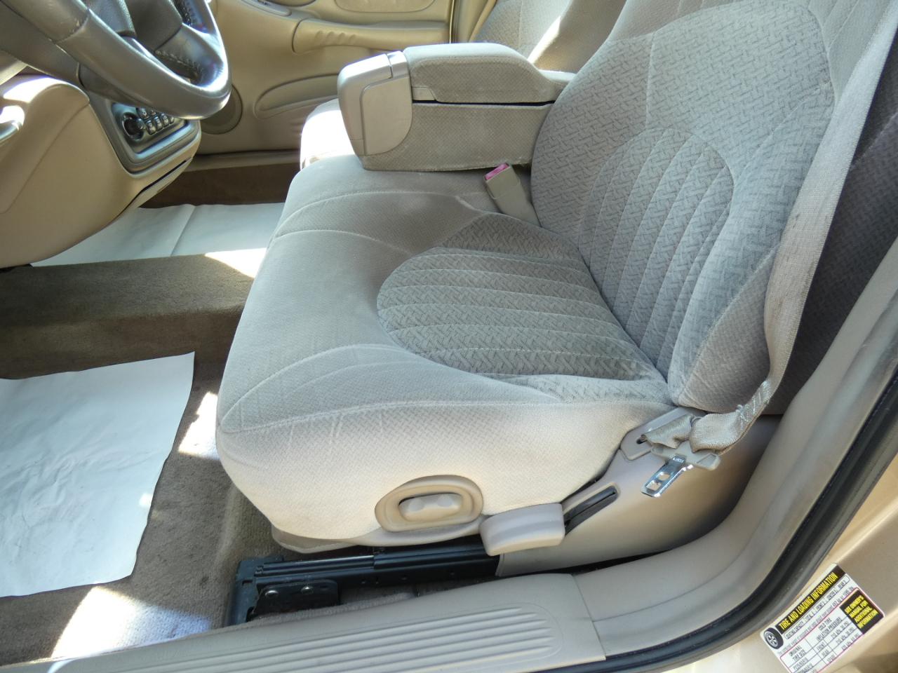 Pontiac Bonneville SE 2005