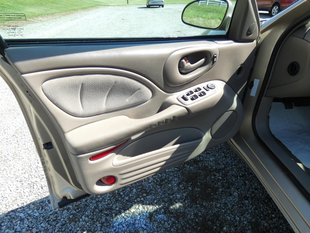 Pontiac Bonneville SE 2005