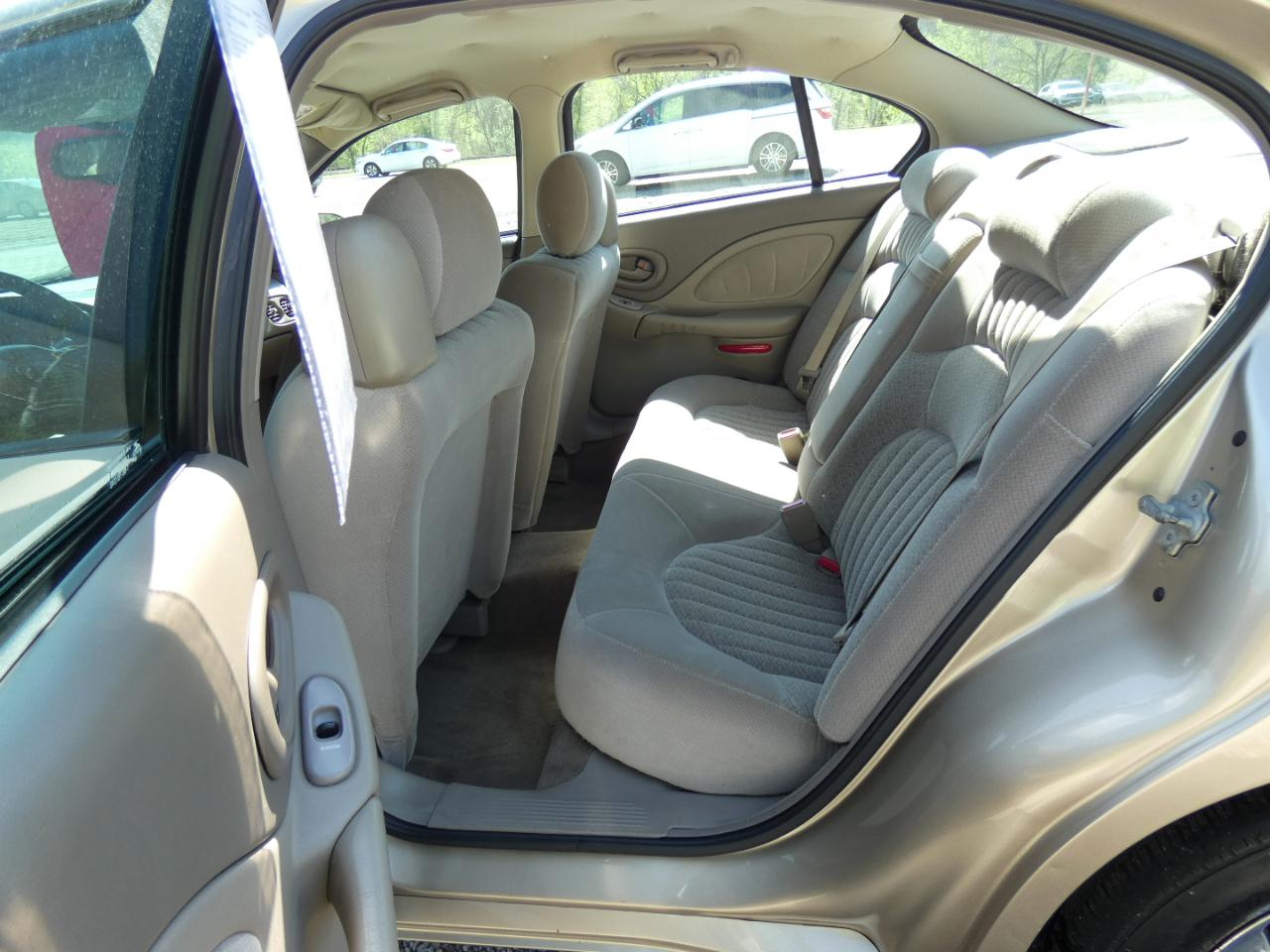 Pontiac Bonneville SE 2005