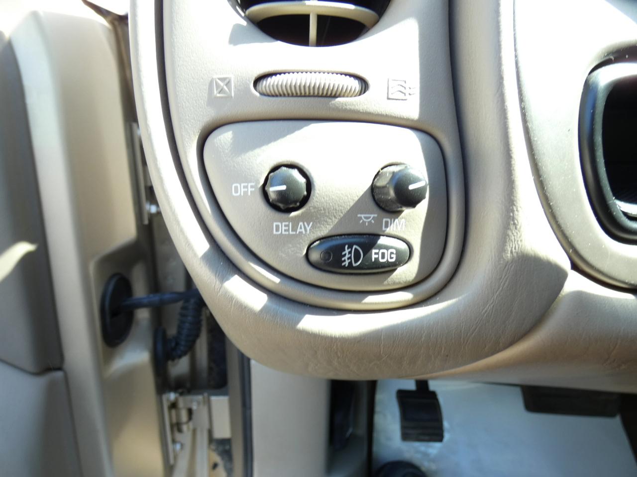 Pontiac Bonneville SE 2005