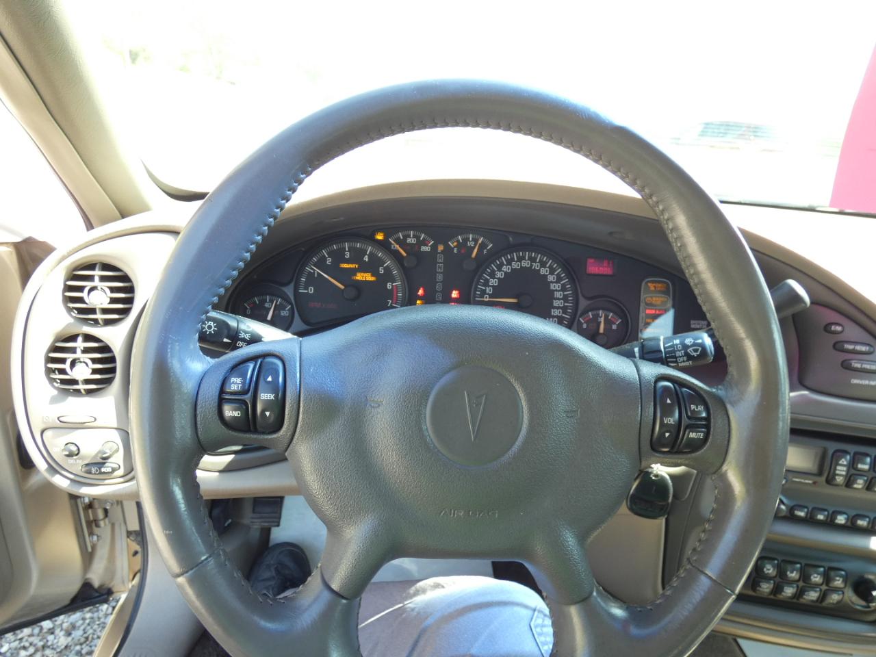 Pontiac Bonneville SE 2005