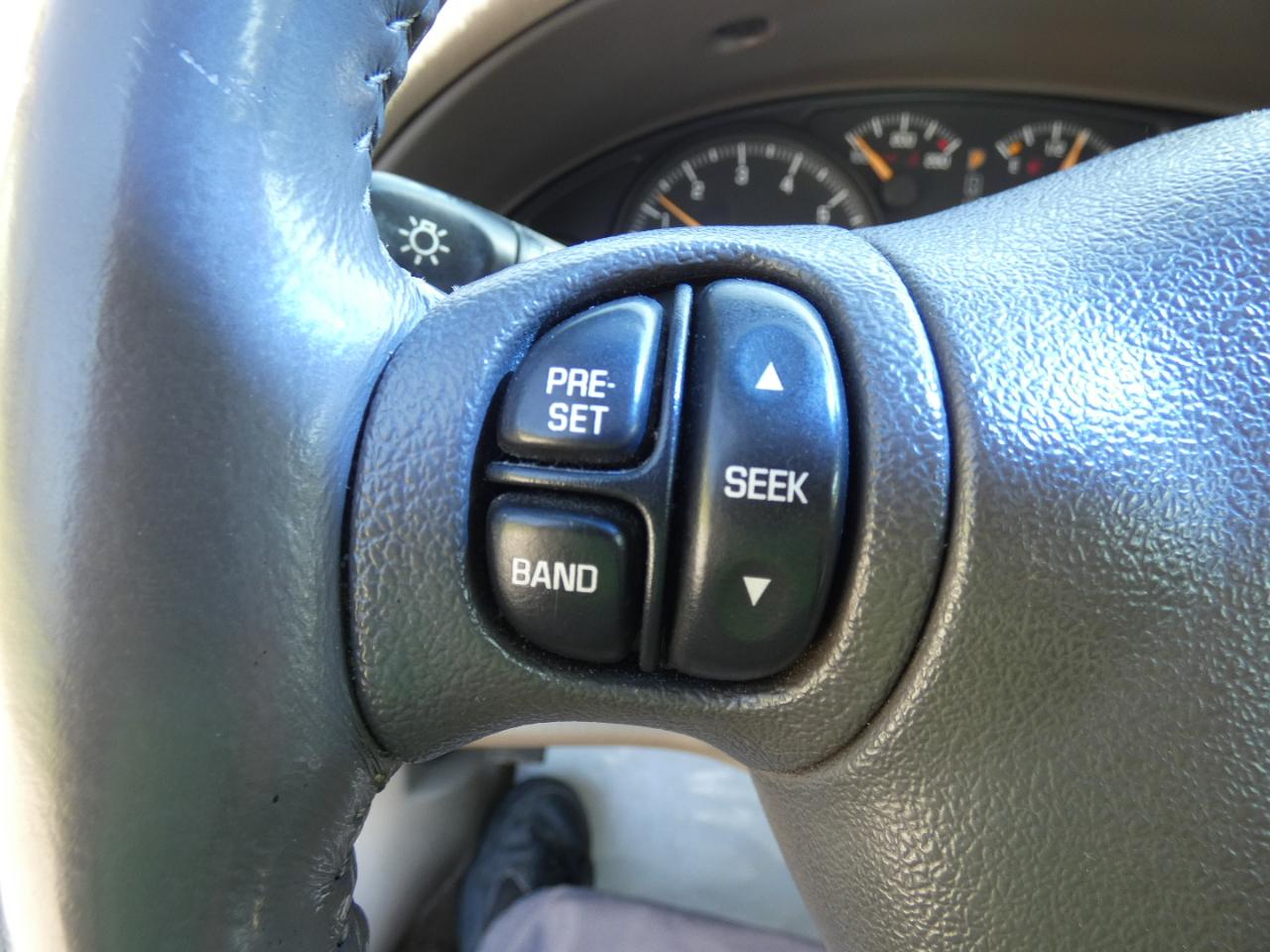 Pontiac Bonneville SE 2005