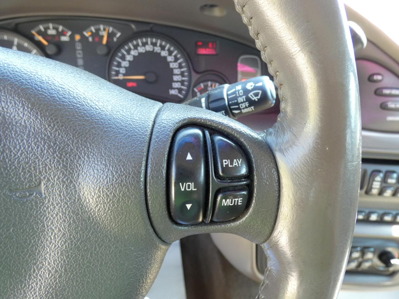 Pontiac Bonneville SE 2005