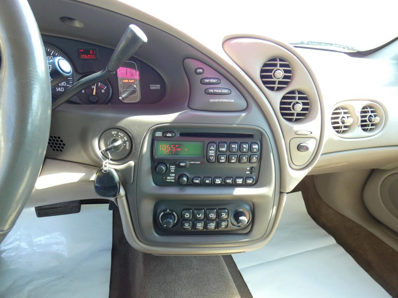 Pontiac Bonneville SE 2005