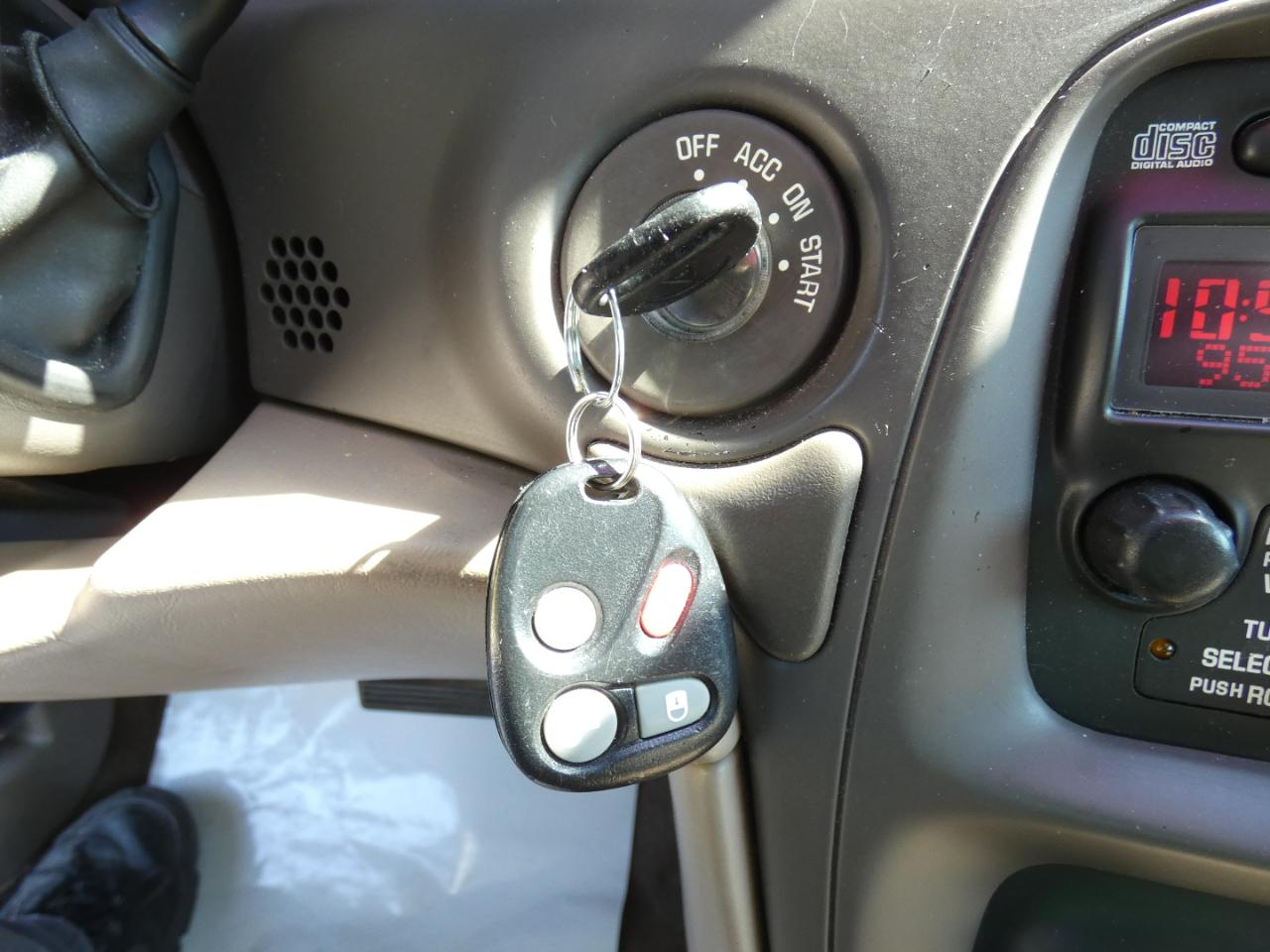 Pontiac Bonneville SE 2005