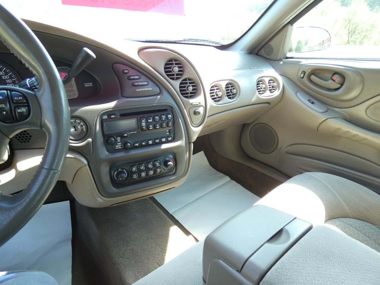 Pontiac Bonneville SE 2005