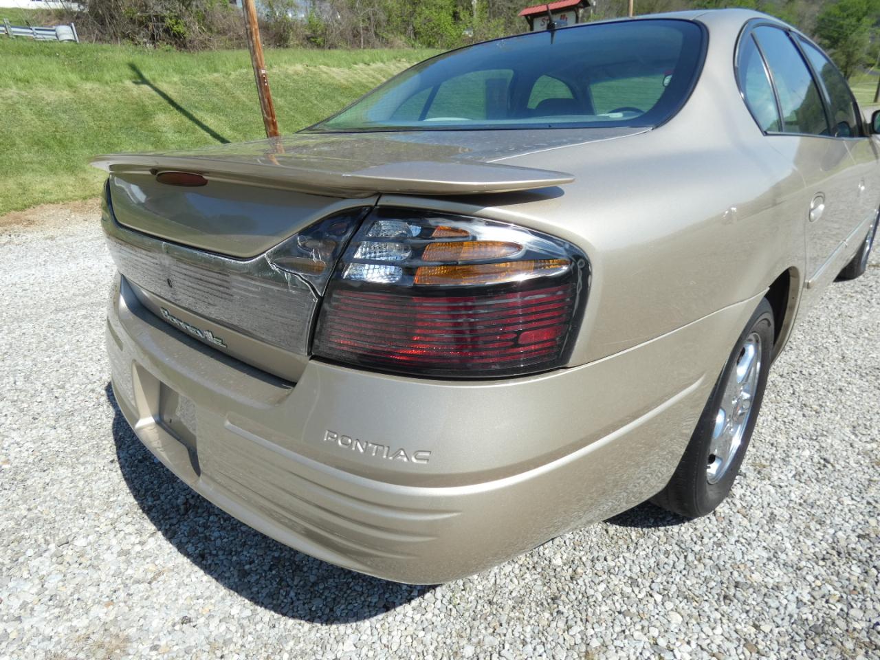 Pontiac Bonneville SE 2005