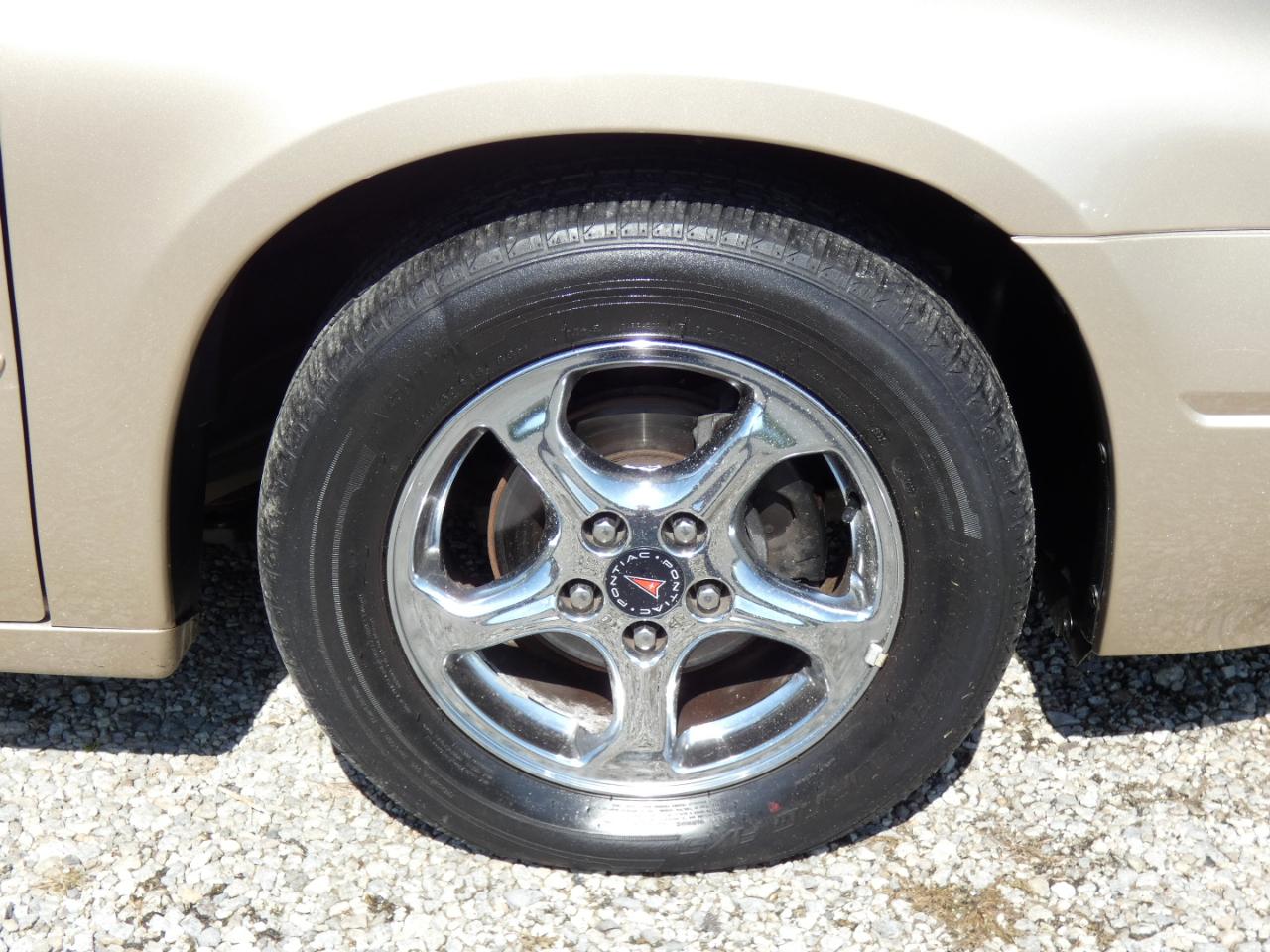 Pontiac Bonneville SE 2005