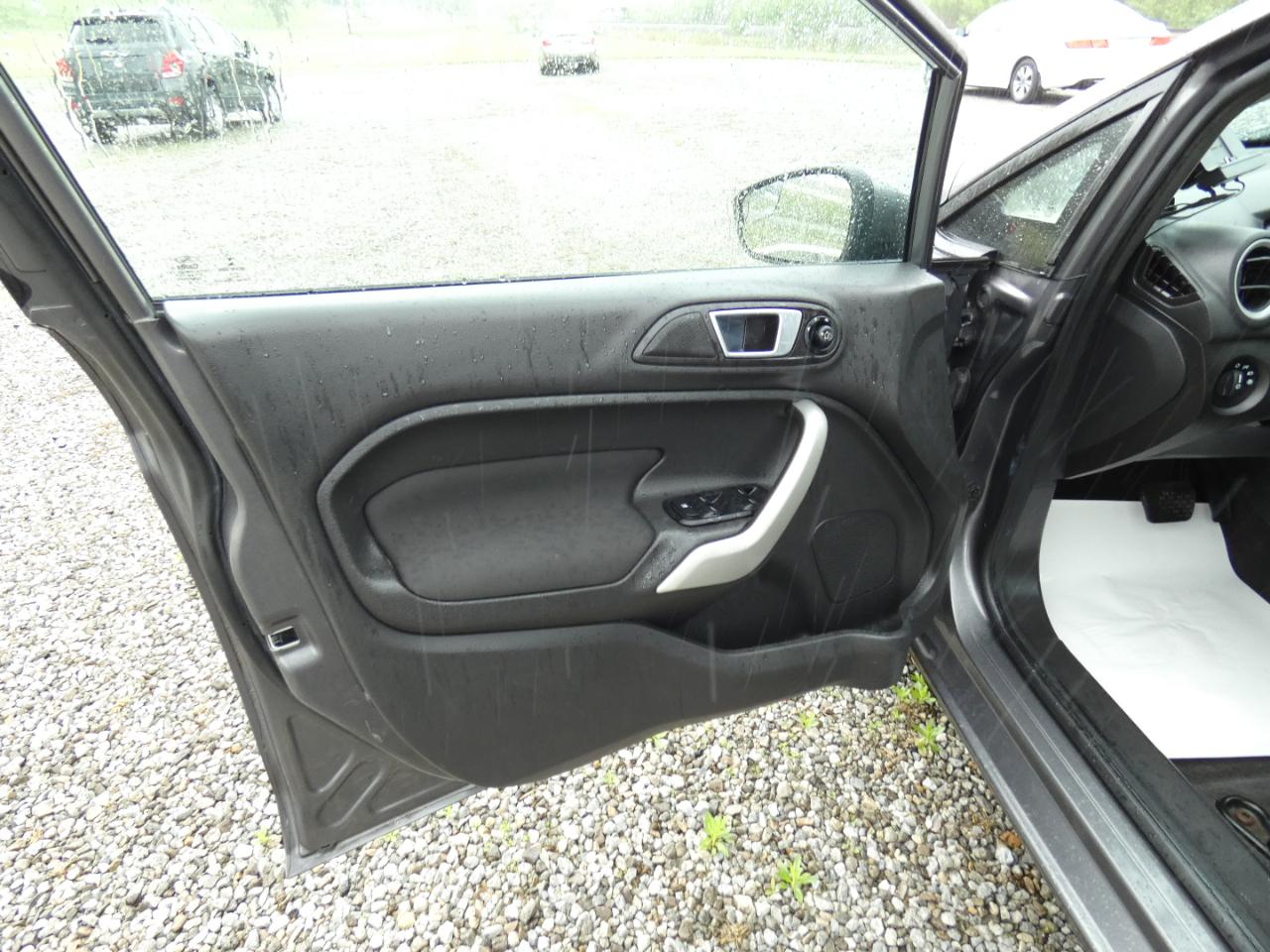 Ford Fiesta SE Sedan 2014