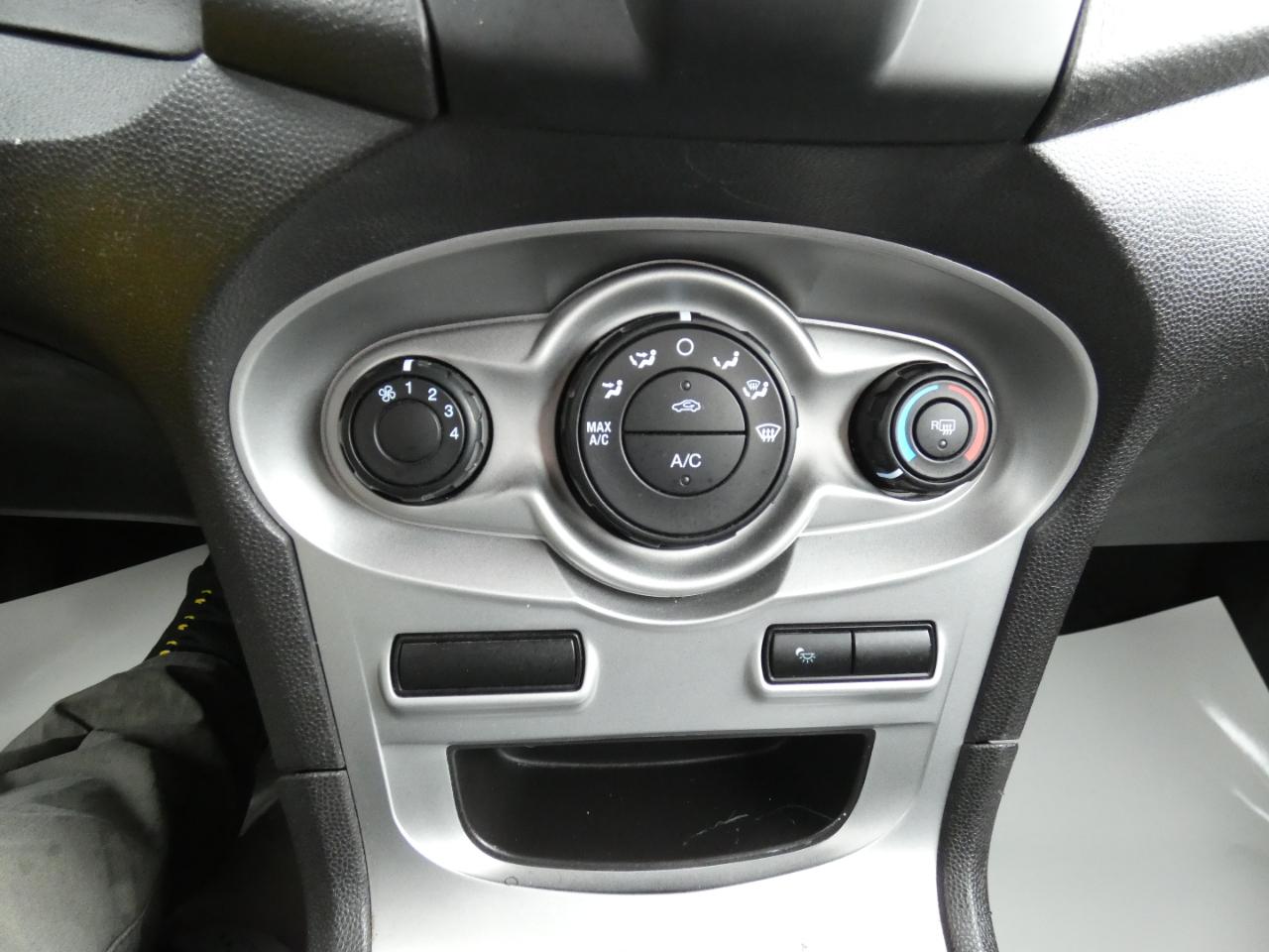 Ford Fiesta SE Sedan 2014