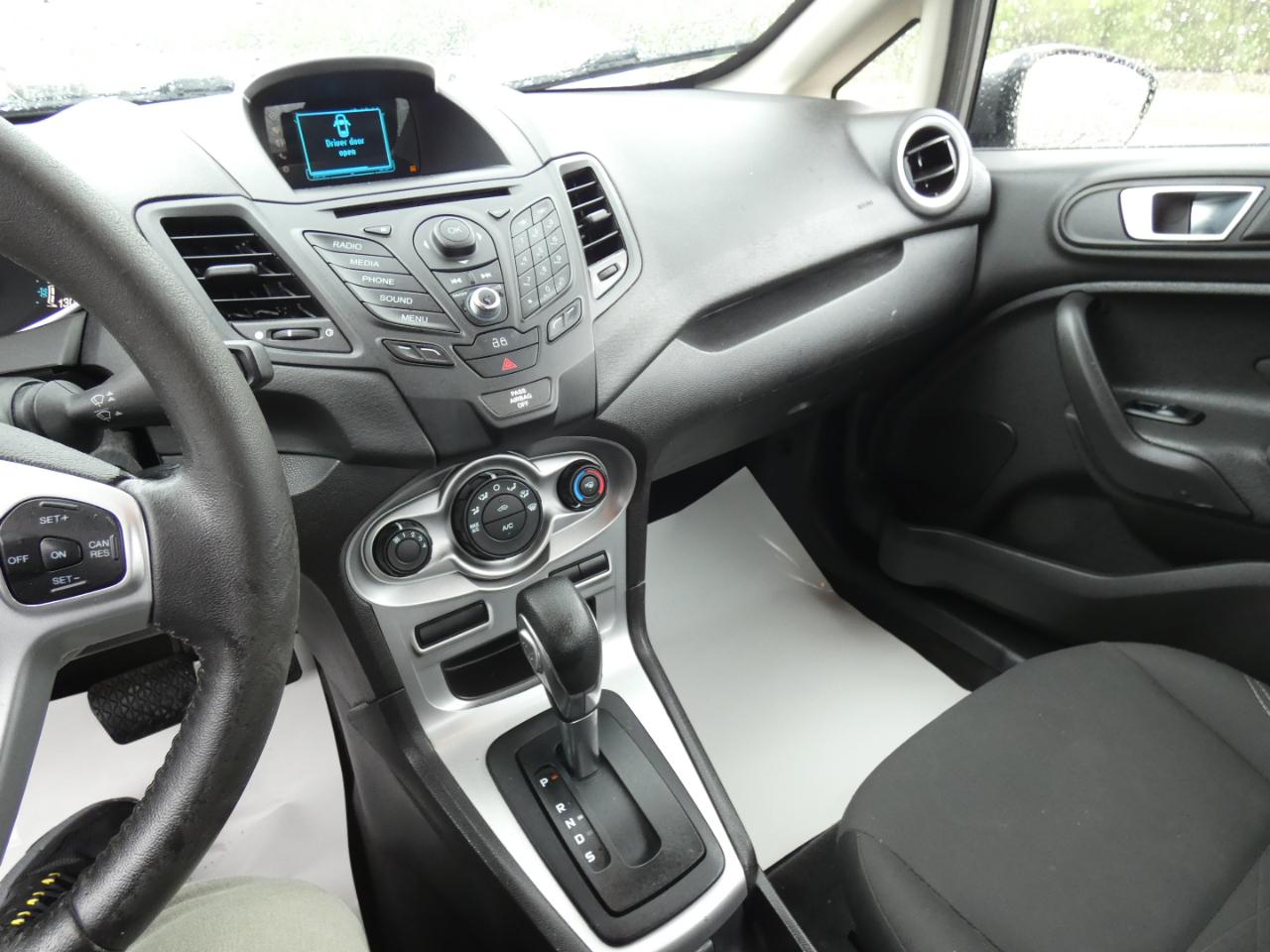 Ford Fiesta SE Sedan 2014