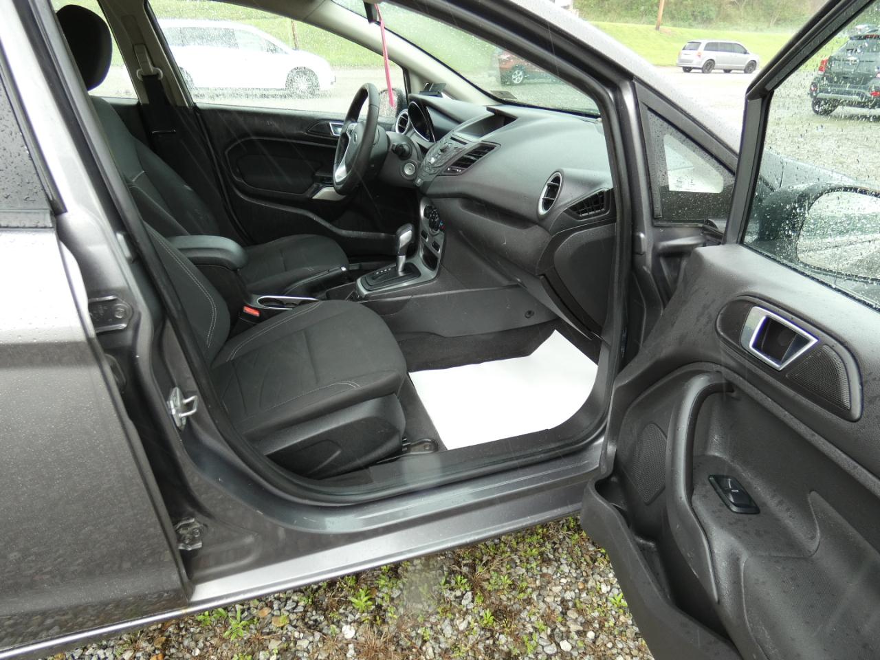 Ford Fiesta SE Sedan 2014