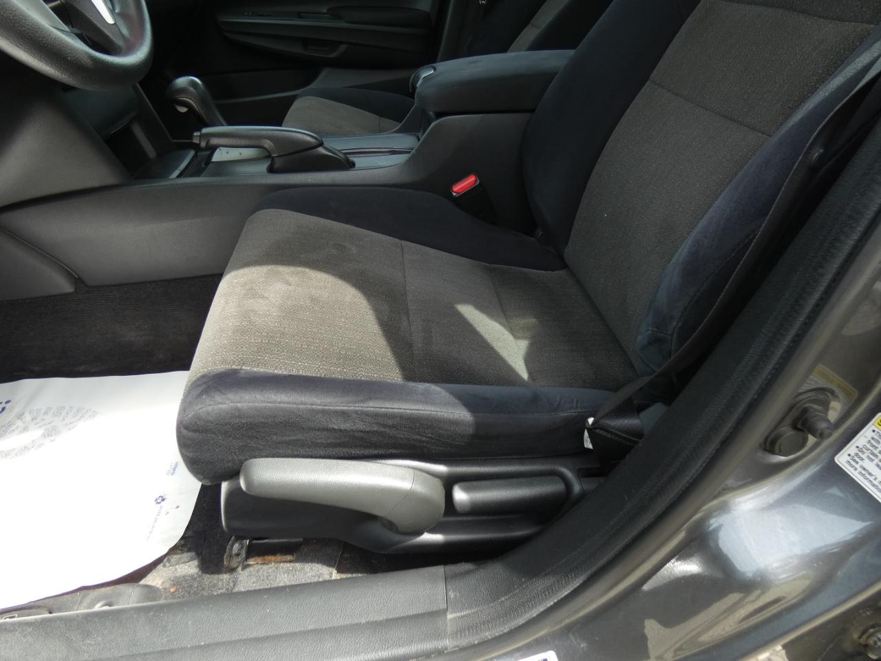 Honda Accord LX sedan AT 2010