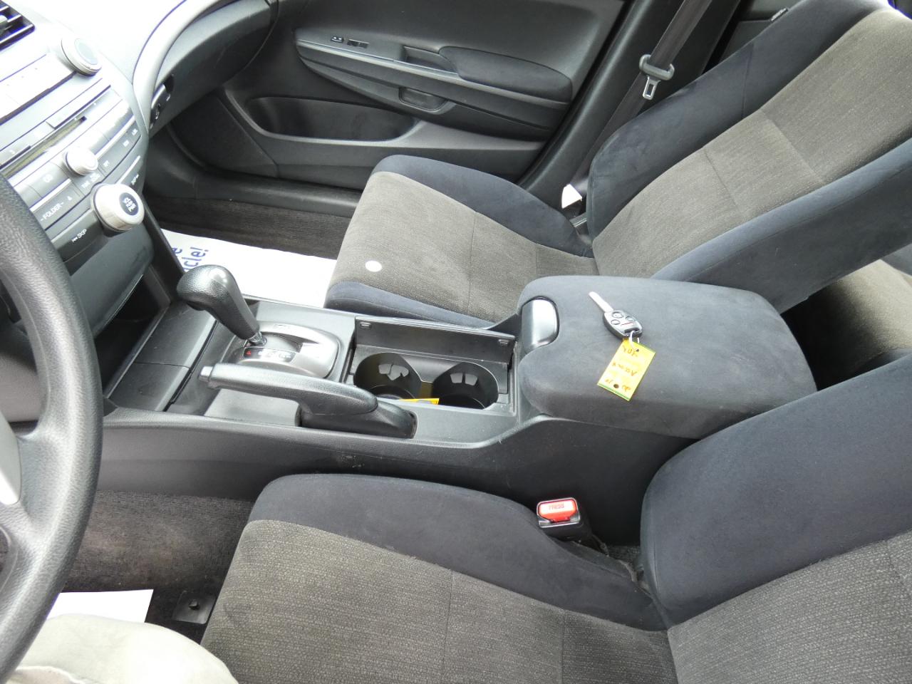 Honda Accord LX sedan AT 2010