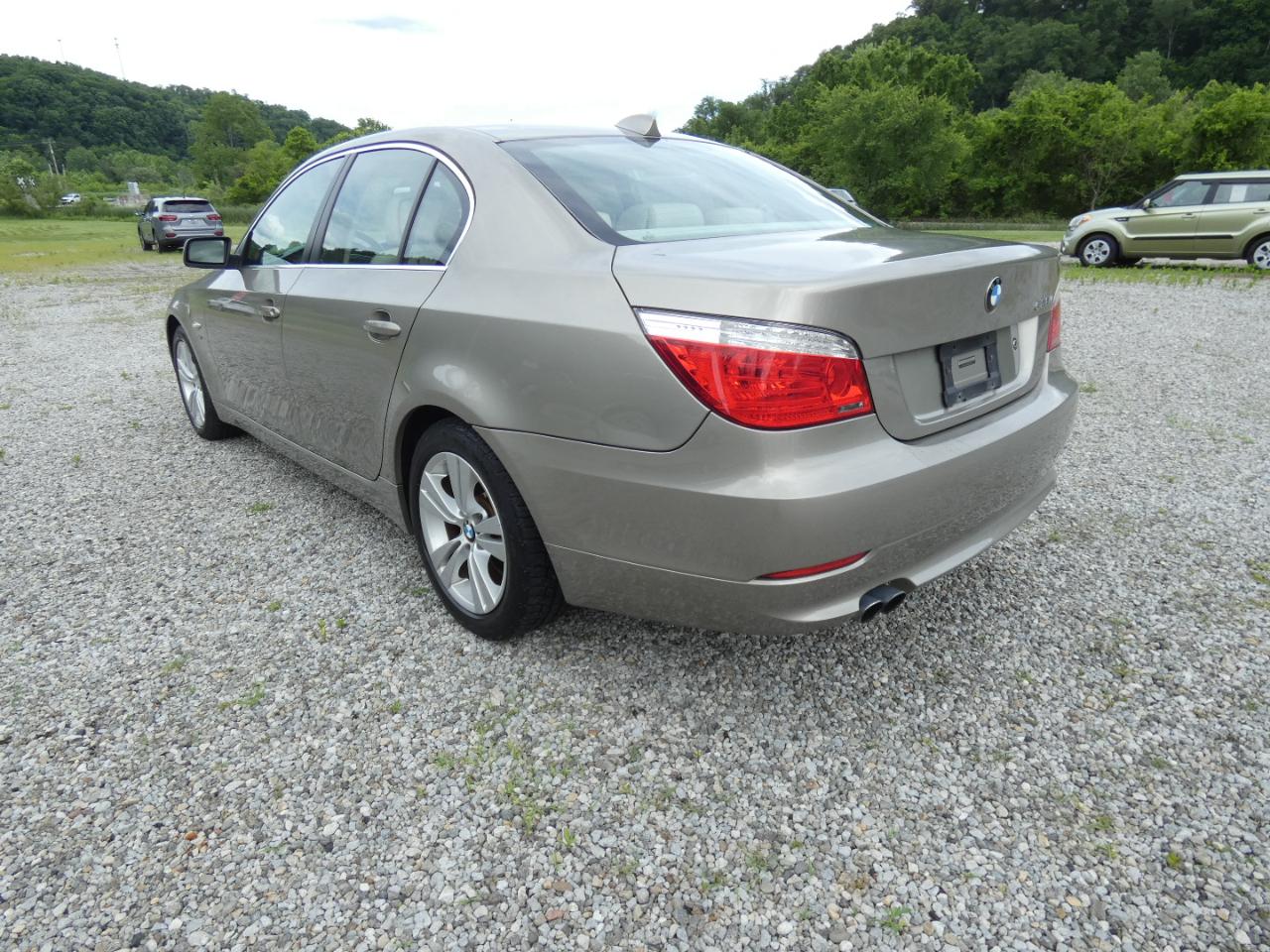 BMW 5-Series 528xi 2009