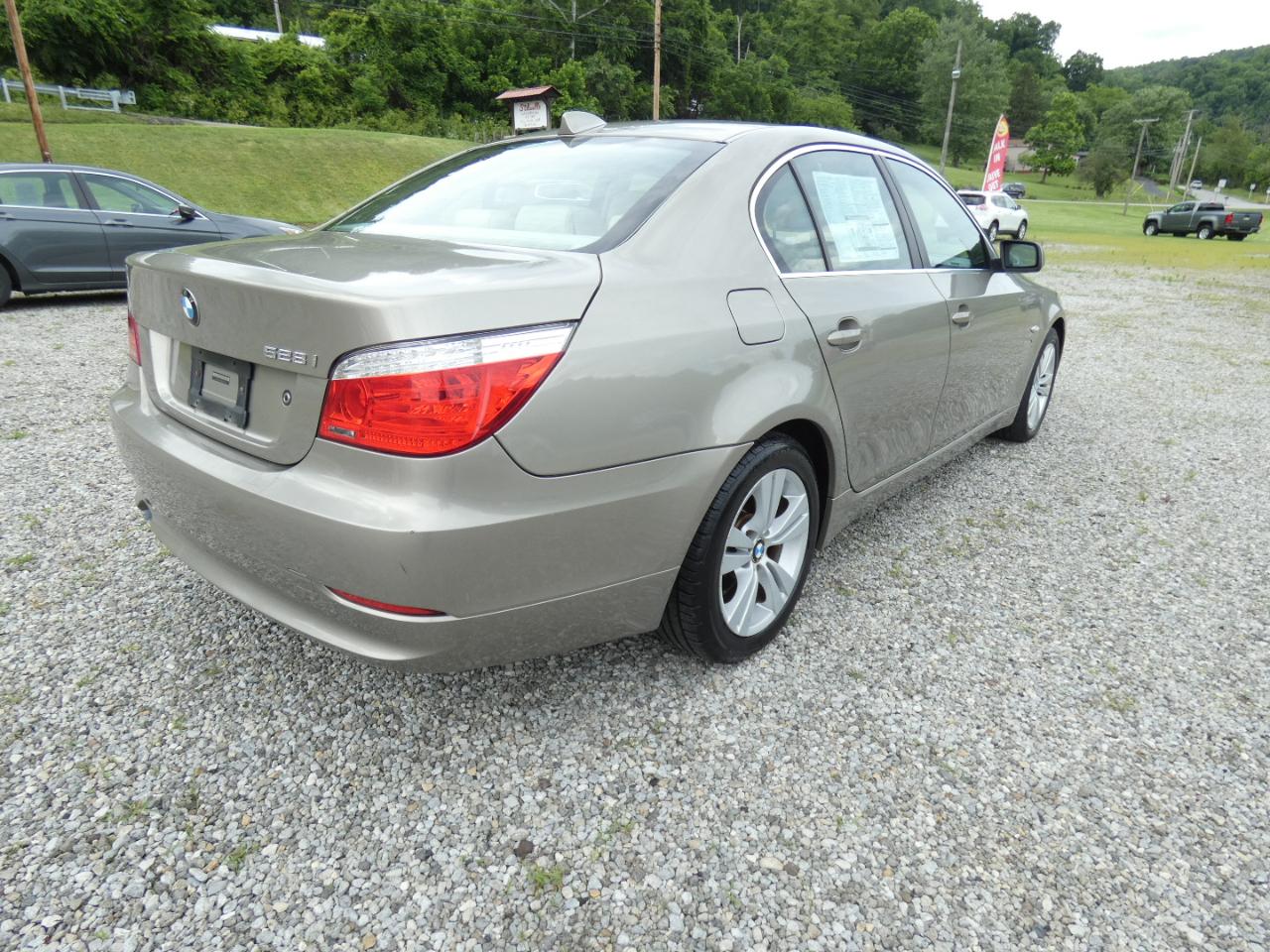 BMW 5-Series 528xi 2009