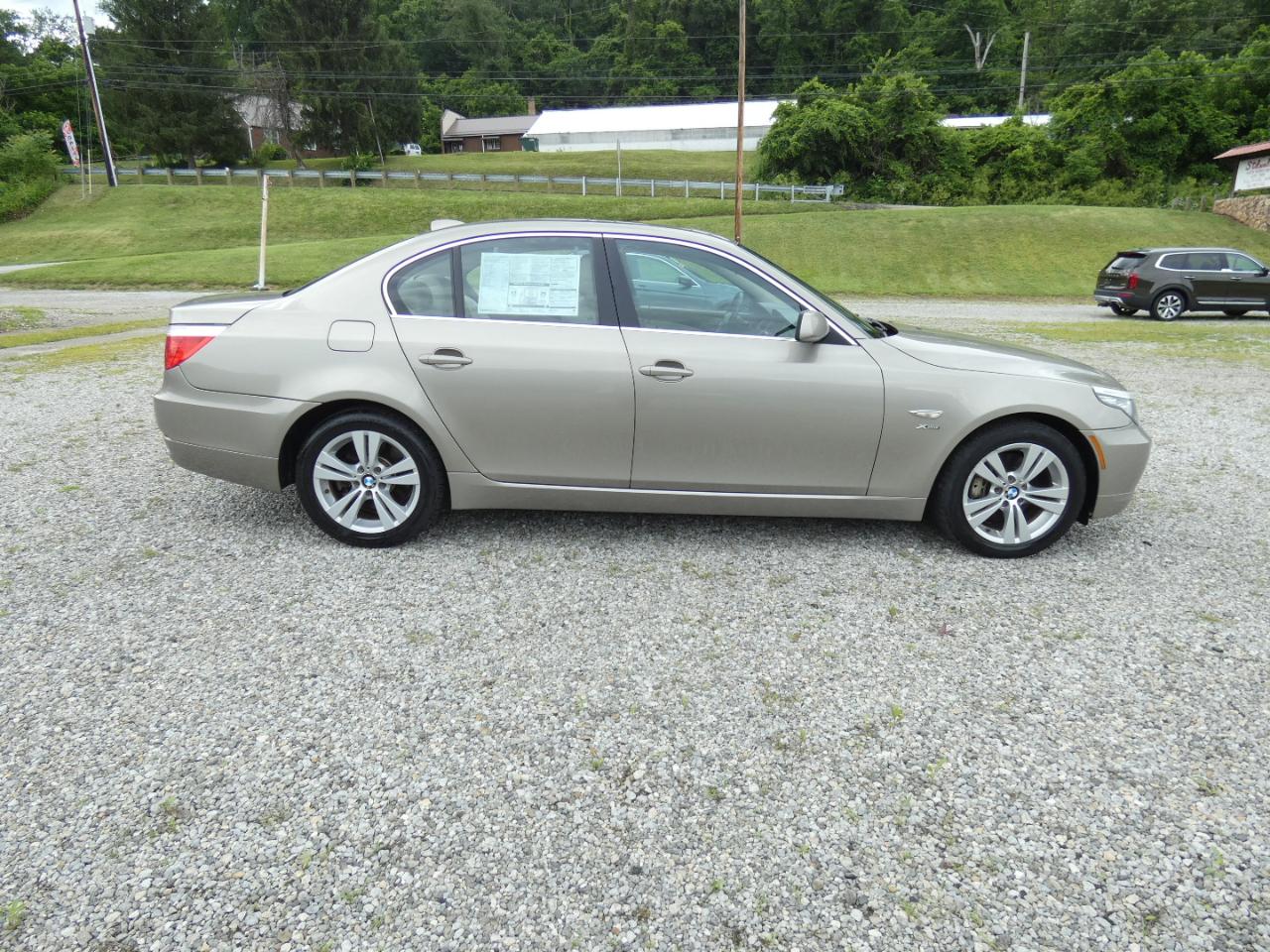 BMW 5-Series 528xi 2009