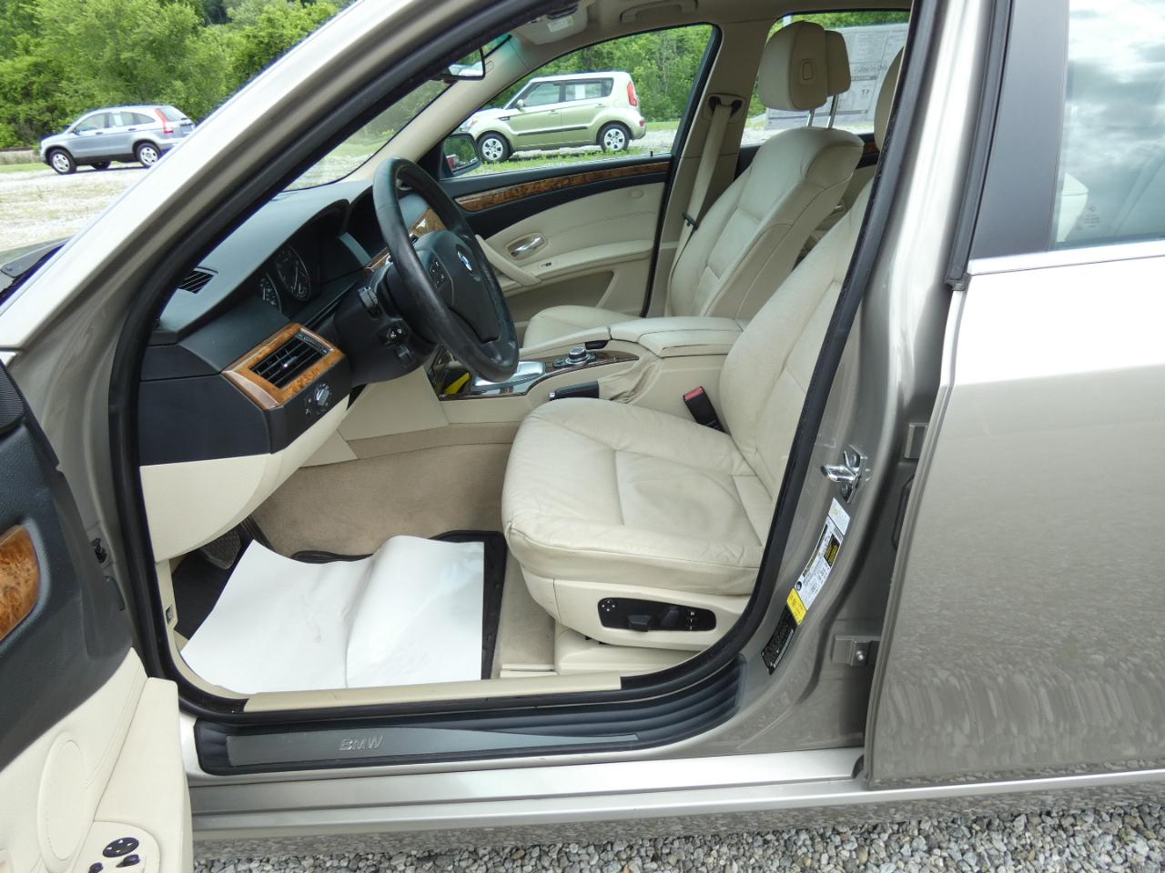 BMW 5-Series 528xi 2009