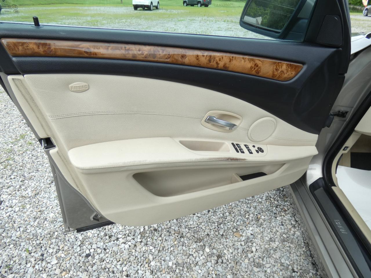 BMW 5-Series 528xi 2009