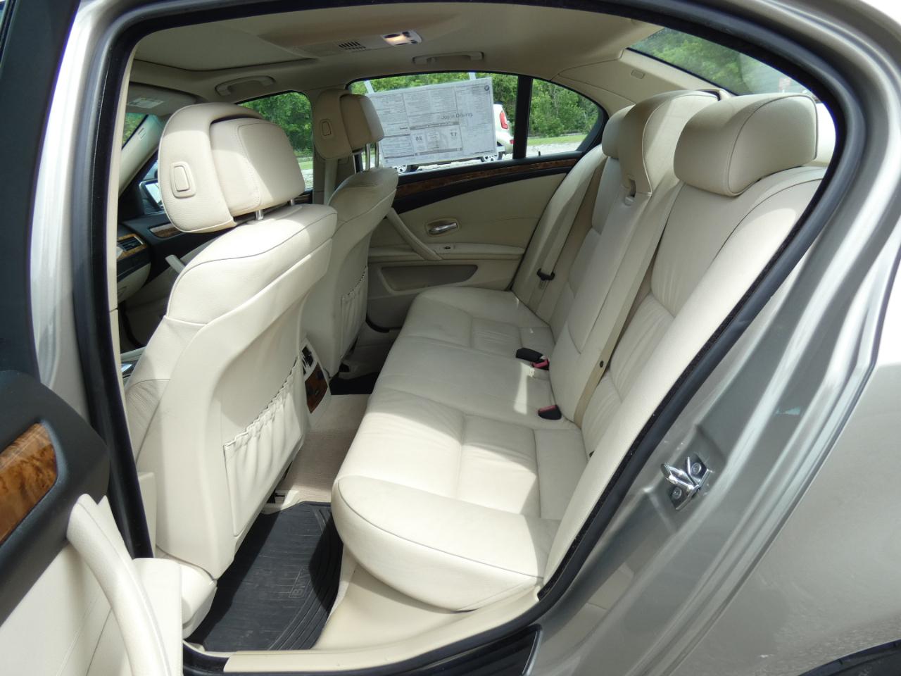 BMW 5-Series 528xi 2009