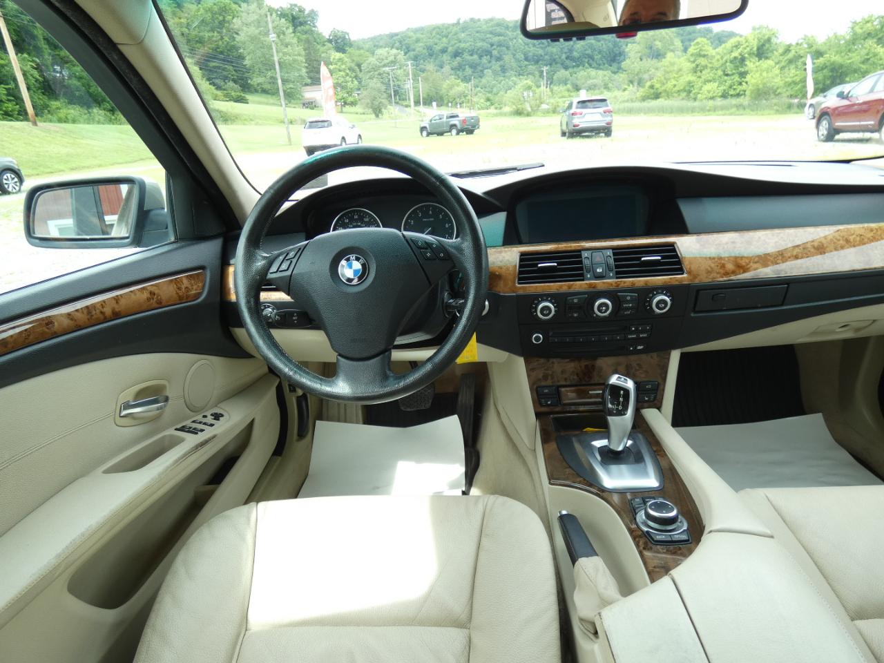 BMW 5-Series 528xi 2009