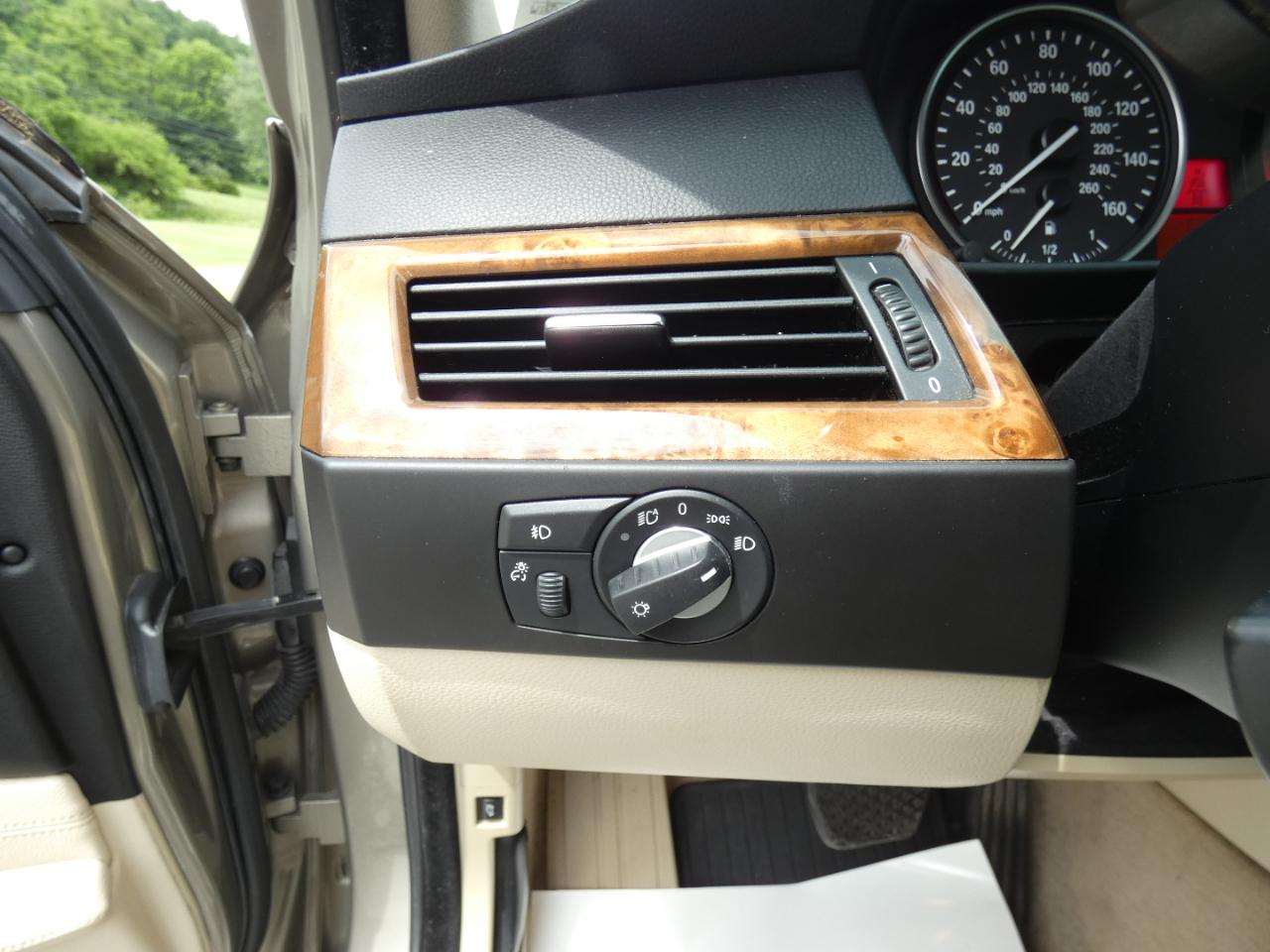 BMW 5-Series 528xi 2009
