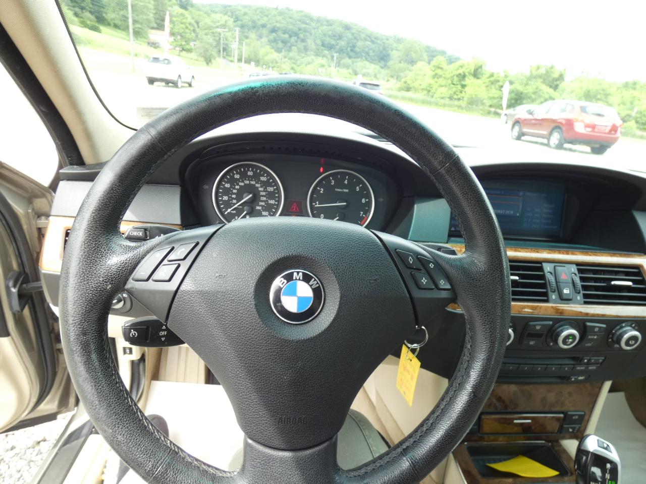 BMW 5-Series 528xi 2009