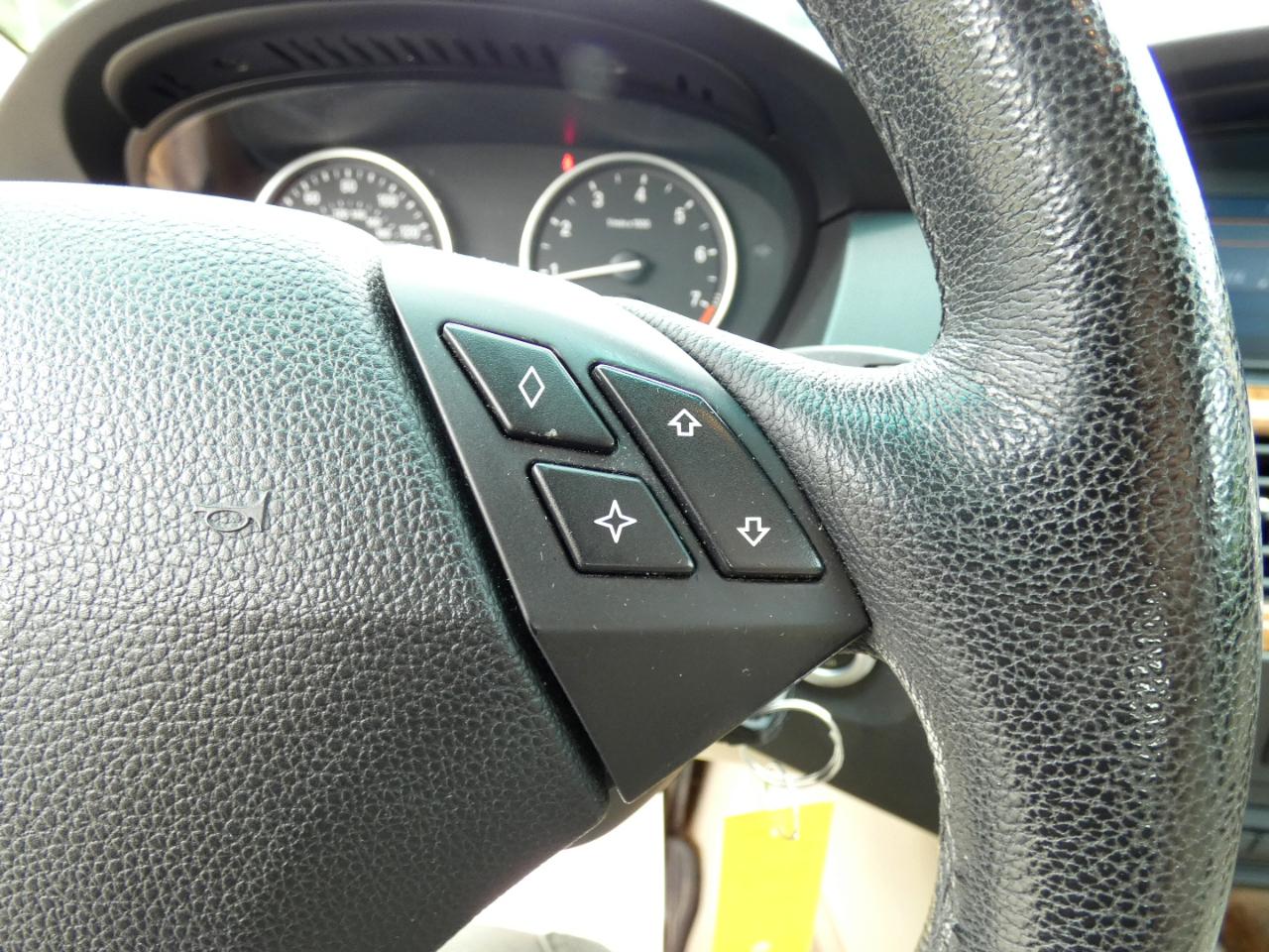 BMW 5-Series 528xi 2009